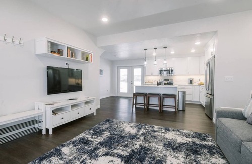 Spokane Other | Elegant Master Suite with Kitchen in Eco-Friendly Home