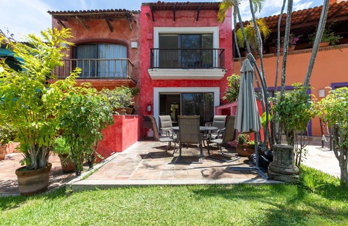 Isla Iguana Villa | Charming Mexican Style House Near Marina Vallarta