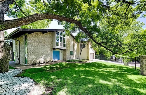 Austin House | Elegant Mid-Century Modern Lakehouse with Scenic Views