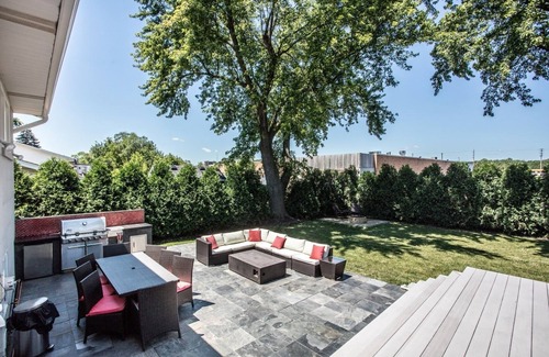 Elk Grove Village House | Modern 4 Bedroom Retreat with Pool and Spa Amenities