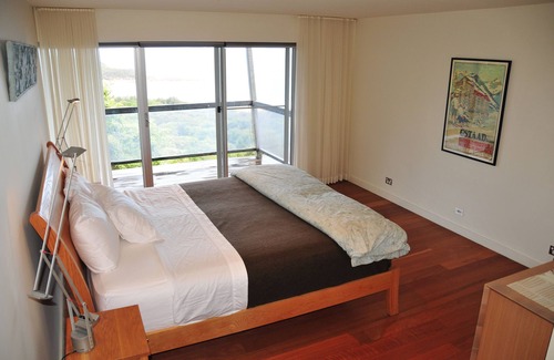 Killcare Heights House | Beautiful modern luxury home with stunning beach/National Park views