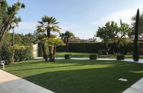 Rosolina Villa | Top-Rated Modern Villa in Albarella with Pool & Spa