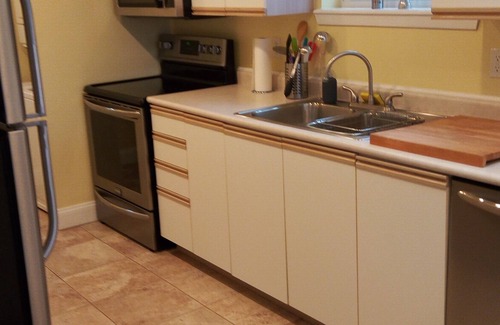 Kimberling City Condo | Modern Condo Retreat with Pool on Table Rock Lake - 9.8/10