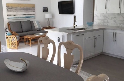Hastings Condo | Stylish 2 Bedroom Condo with Pool, Perfectly Located