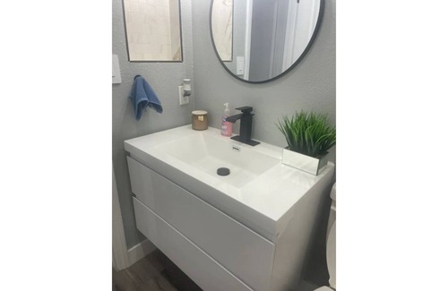 Chinatown Apartment | Modern 2BR Apartment Near the Strip - Pet & Child Friendly