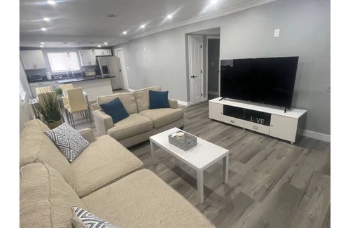 Chinatown Apartment | Modern 2BR Apartment Near the Strip - Pet & Child Friendly