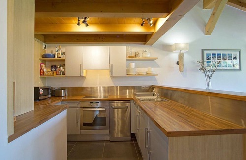 Les Houches Apartment | Modern 3-Bed Chalet Apartment with Ocean View & Balcony