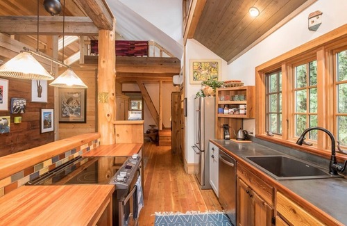 Stevenson Cabin | Modern Cabin Getaway in Columbia River Gorge - 10/10 Rated