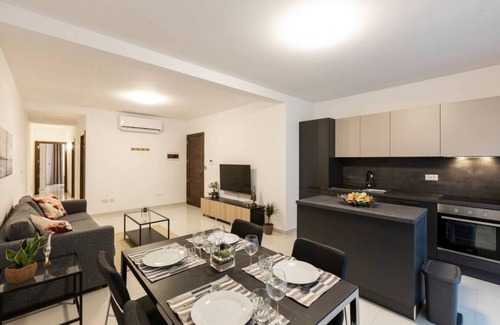 Ta' Xbiex Apartment | Modern Central 2BR Apartment with Family-Friendly Amenities