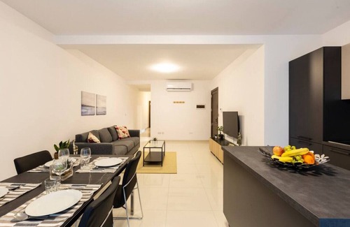 Ta' Xbiex Apartment | Modern Central 2BR Apartment with Family-Friendly Amenities