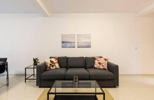 Ta' Xbiex Apartment | Modern Central 2BR Apartment - Rated 9.2/10 for Families