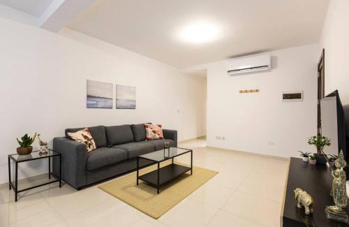 Ta' Xbiex Apartment | Modern Central 2BR Apartment - Rated 9.2/10 for Families