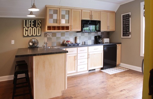 Ste Genevieve Apartment | Modern Loft Retreat in Wine Country - Guest Rated 10/10!