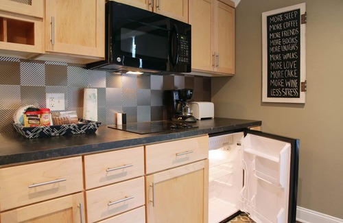 Ste Genevieve Apartment | Modern Loft Retreat in Wine Country - Guest Rated 10/10!
