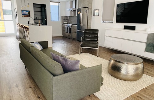 Melrose House | Modern Smart Home Retreat with Pool in Hollywood's Heart