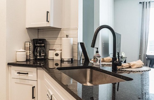 Northeast Colorado Springs Apartment | Modern Mountain View 1 Bedroom with Pool & Hot Tub Access