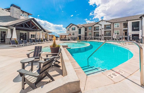 Northeast Colorado Springs Apartment | Modern Mountain View 1 Bedroom with Pool & Hot Tub Access