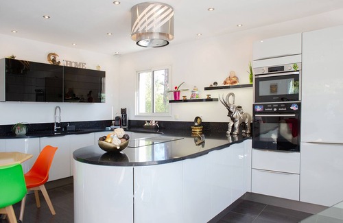 Sollies Pont Villa | Modern Villa with Pool & Exotic Garden in Sollies-Pont