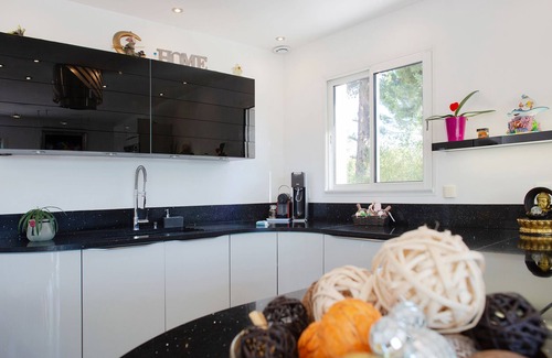 Sollies Pont Villa | Modern Villa with Pool & Exotic Garden in Sollies-Pont