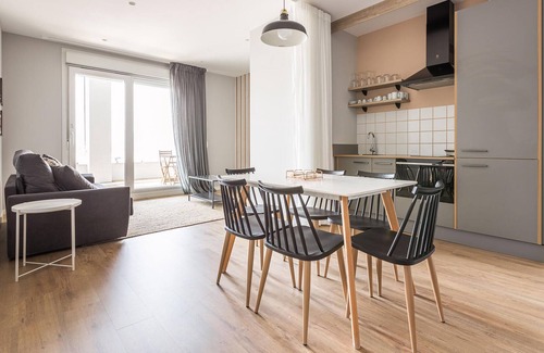 Fazouro Apartment | Beautiful, modern vacation apartment directly by the sea!