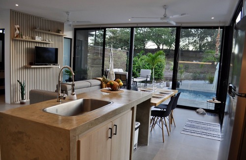Matapalo Villa | Modern Villa with Ocean View, Steps from the Beach