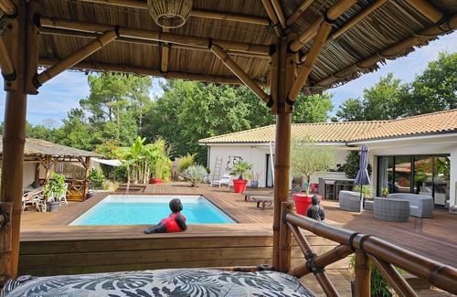 Biganos Villa | Modern Villa with Pool, Steps from the Lake - Rated 10/10