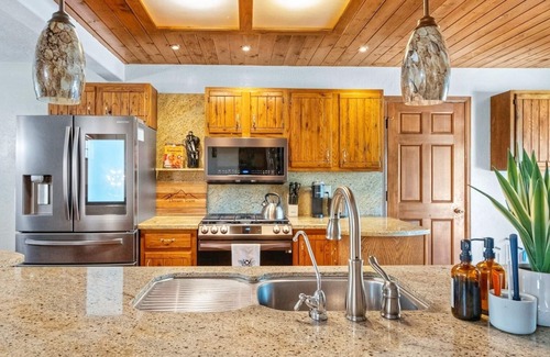 Manitou Springs House | Impressive 4BR Executive Rental with Scenic Garden Views