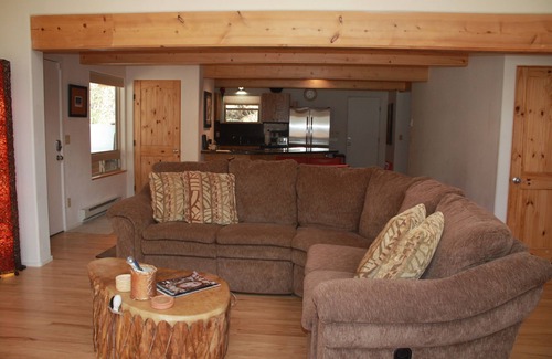 Taos Ski Valley Ski Chalet | Idyllic Mountain Retreat Near Slopes with Spa & Hot Tub