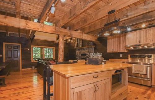 Burlington Cabin | Beautiful Mountain Getaway. Less than 3 hours from DC, Baltimore, and Pittsburgh