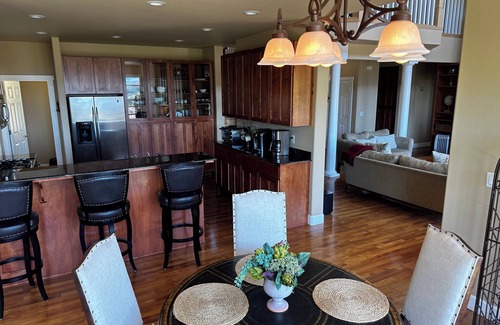 Medford House | Tranquil Mountain Retreat with Spectacular Valley Views