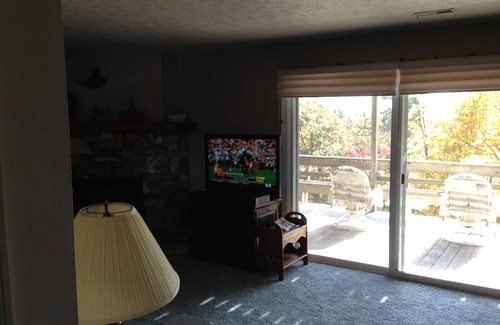 Lake Toxaway Condo | Scenic Mountain Retreat with Pool and Lake Views