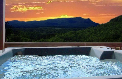 Sevierville Cabin | Top-Rated Sunset Mountain View Hotel Near Dollywood