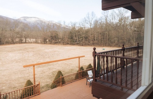 Round Top Villa | Elegant Mountain Villa with Spa and Family-Friendly Amenities