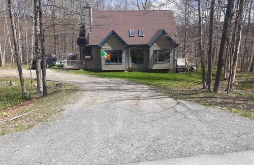 West Dover Cabin | Scenic Mountain Retreat near Mount Snow Resort - 9.4/10