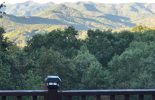 Hiawassee Cabin | Tranquil Retreat with Scenic Views & King Master Suite