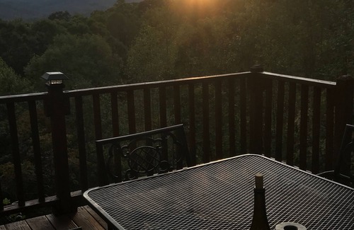 Hiawassee Cabin | Tranquil Retreat with Scenic Views & King Master Suite