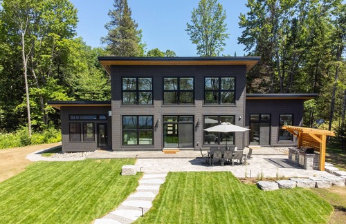 McMurrich/Monteith Cottage | Idyllic Muskoka Cottage Lakehouse with Pool and Ocean View