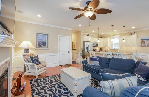 North End Condo | Discover Oceanfront Oasis: 5-Bdrms, Walk to Beach & Downtown