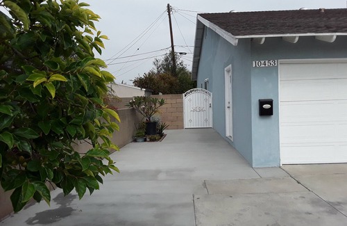 Southwest Anaheim House | Idyllic 2-Bedroom Home with Breakfast & Family Amenities