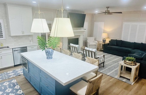 Northeast South Bend House | Beautiful new 4-bedrm house less than 1 mile to ND campus, easy walk up Eddy St