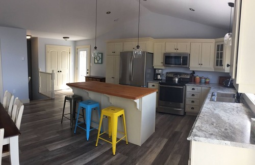 Tracadie House | Guest Rated 10/10: Waterfront Home with Pool & Breakfast