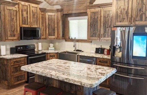 Ashton Cabin | Inviting Cabin Near Yellowstone & Grand Teton National Parks