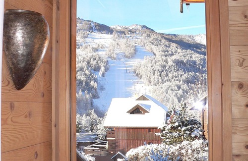 Saint-Chaffrey Ski Chalet | Inviting Chalet Steps from Slopes with Pool & Hot Tub