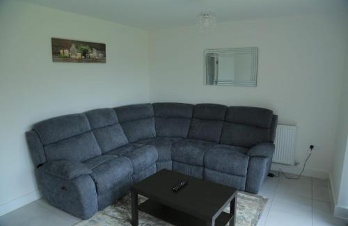 Killingbeck House | Modern Family Retreat with Exceptional Guest Ratings