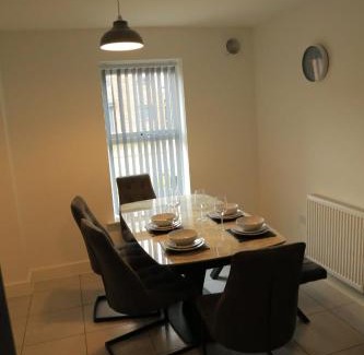 Killingbeck House | Modern Family Retreat with Exceptional Guest Ratings