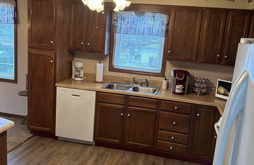 Marshall House | Invite Comfort with New Flooring and Pet-Friendly Amenities
