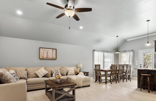 Granbury House | BEAUTIFUL NEW LAKESIDE COMMUNITY HOME