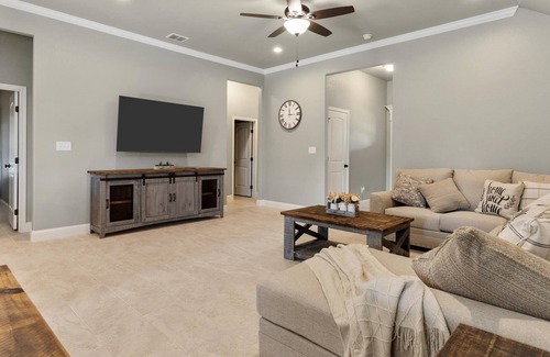 Granbury House | BEAUTIFUL NEW LAKESIDE COMMUNITY HOME