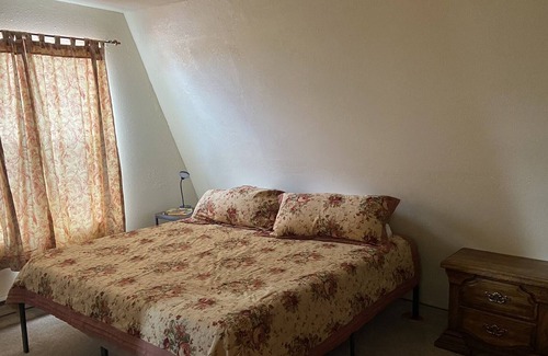 Edgewood House | Enchanting New Mexico Retreat with Family-Friendly Amenities