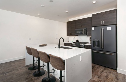 Silverthorne Condo | Inviting 2BR Retreat with Scenic River Views & Breakfast